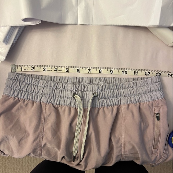 Vuori Clementine Shorts Women’s Size Small Pink Purple Lilac Gray 4” Inseam - Picture 7 of 8